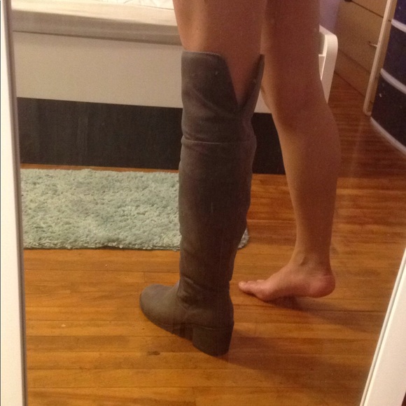 Over-the-knee grey boots - Picture 6 of 6